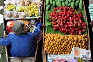 Visit Damnoen Saduak floating market on a tour from Bangkok ✅. Vendors on rowing boats sell local snacks, fruits, and 